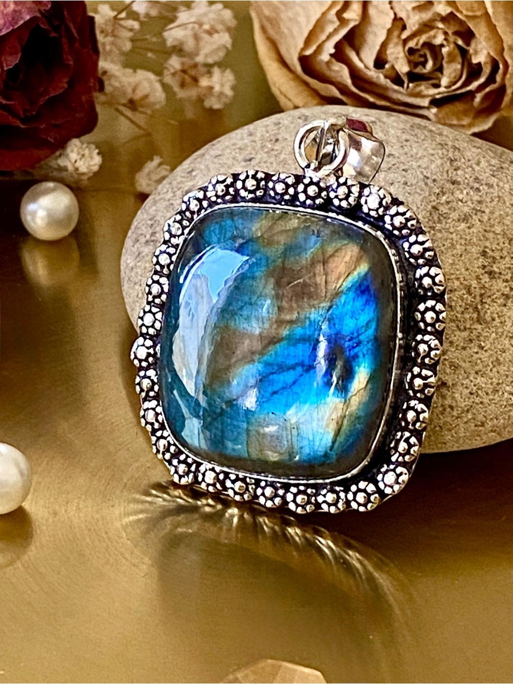Natural Flashy Labradorite Hand Crafted Pendant